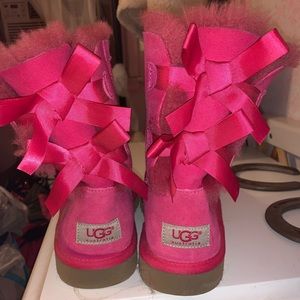 GORGEOUS BOW PINK UGGS*** LIKE NEW***